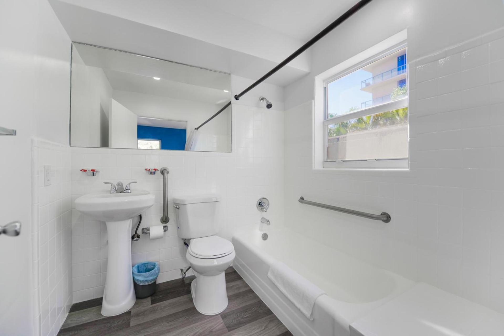 Radiant Unit With Parking And Pool - M26 Leilighet Hollywood Eksteriør bilde