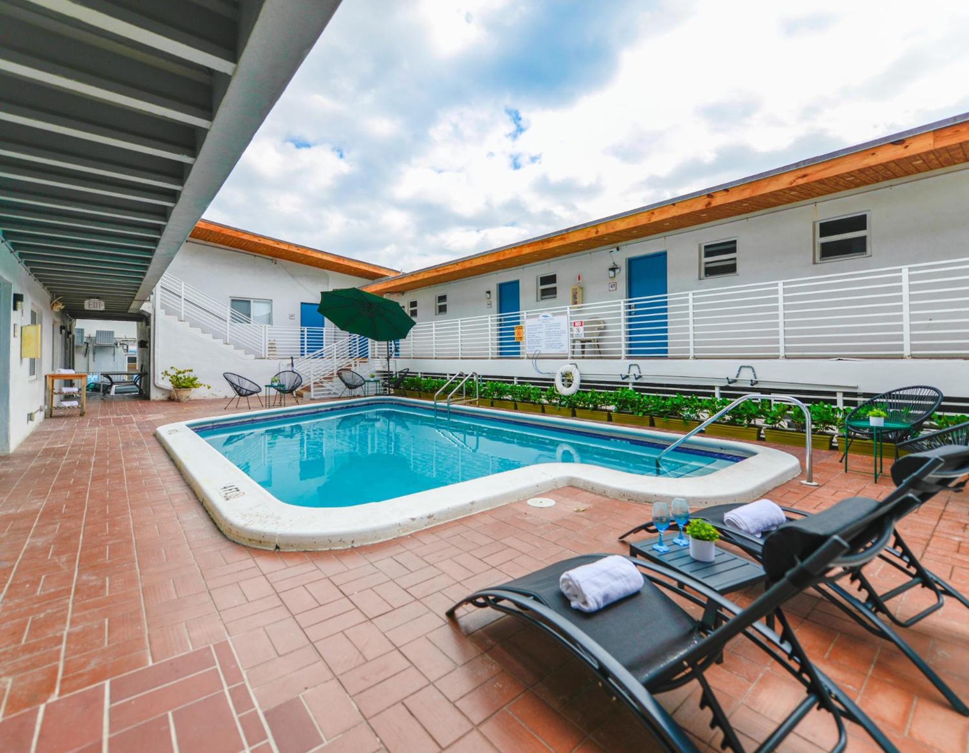 Radiant Unit With Parking And Pool - M26 Leilighet Hollywood Eksteriør bilde
